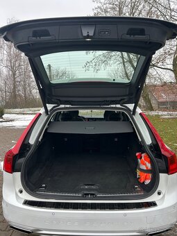 VOLVO V90 cross country s panoramatickou střechou - 11