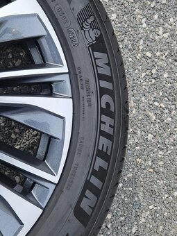 Pěkná, nová orig kola Škoda Kodiaq, Michelin 235/50/19 - 11