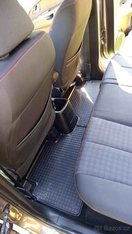 KIA VENGA 1,4 CVVT; 90Ps; najeto pouze 20.600km - 11