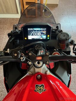 Aprilia Tuono V4 1100/RR - 11