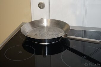 Nerezový vestavný sporák Siemens HE764560 , vyjížděcí dveře - 11