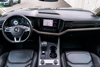 Volkswagen Touareg 3.0 TDI / TOP STAV / Night VIsion / Masáž - 11