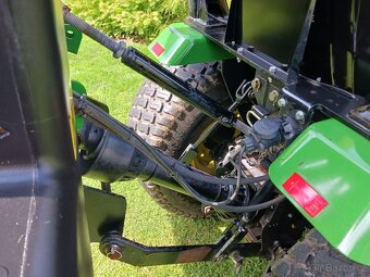 Traktor John Deere 2520 HST - 11