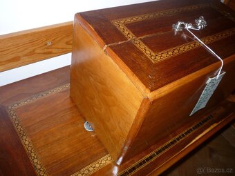 Starožitný lodičkový šicí stroj - KLENOTY S VŮNÍ OLEJE - 11