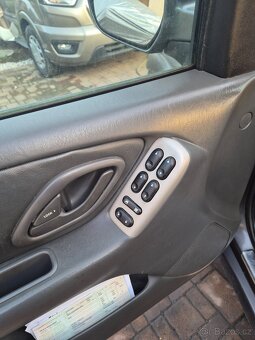 Mazda tribute  4x4 2.5i - 11