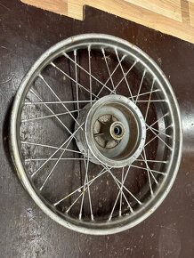 Predám kolo s plášťom, stred kola s ráfkem JAWA pionier 555 - 11