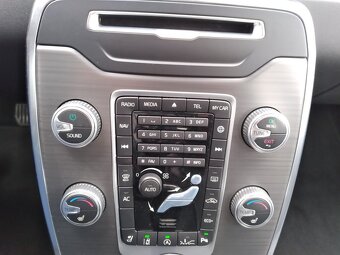 VOLVO V70 D3 DRIVE-E ECO 2.0D NAVI,AT,SERVISKA - 11