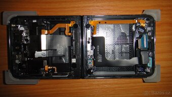 Samsung Galaxy Flip 4 - 11
