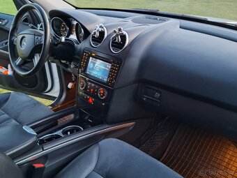 Mercedes ML350 4Matic AMG v plné výbavě, benzín 200kW. - 11