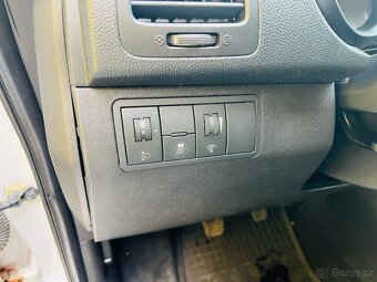 HYUNDAI IX 20 1.4 i BENZÍN MULTIFUNKČNÍ VOLANT - 11