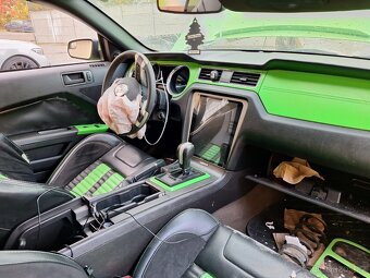 Ford Mustang 5.0 GT BOSS 302 automat 2014 na dily - 11