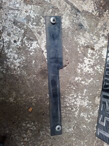 Skoda 130, 125 ; emblem 130 + lista pr.blatniku; emblem 125L - 11