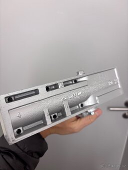 Dveřní zavírač - 11