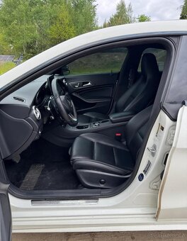 Mercedes-Benz CLA 250 4Matic 7G-DCT AMG Line - 11