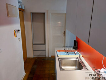 Pronájem bytu 2+KK, 47m2 + balkon 3m2, Praha 3, Biskupcova u - 11