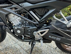 Honda CB 125 R - 11