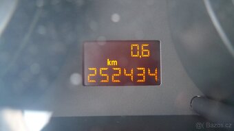OPEL CORSA D 1.2i 16V  1.MAJITEL  NĚMECKÉ DOKLADY  - 11