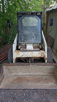 Smykový nakladač bobcat 743 - 11