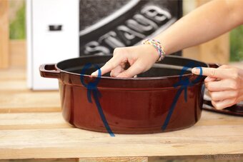 STAUB litinový hrnec oválný 33 cm 6,6 ltr - 11