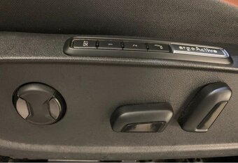 VW ID.4 150KW / TAŽNÉ / TEPELKO / PANO / MATRIX / 360 KAMERA - 11