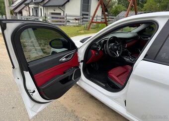 Alfa Romeo Giulia 2.0 Turbo 16V AT8 Veloce Ti - 11