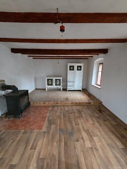 Prodej rodinného domu se stodolou a pozemkem o výměře 1 836 - 11