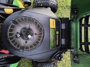 Zahradní traktor John Deere X300R - 11