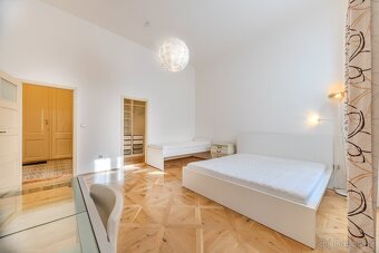 Prodej dvou bytů v jednom – 127 m2 v centru u Karlova mostu, - 11