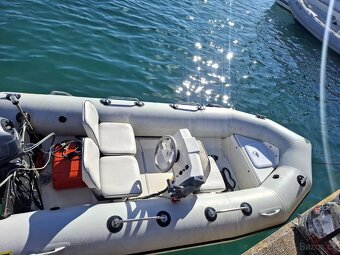 Prodám motorový člun zodiac gumový rozskládací kyl pevny - 11