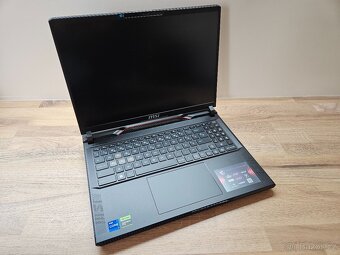 16" 240HZ 2K_MSI RAIDER GE68HX_i9-14900HX_32GB_RTX 4060 8GB - 11
