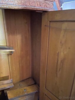 Starožitná skříň - 11