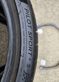 295/30ZR20 101Y Michelin Pilot Sport 4S 5mm 2ks - 11