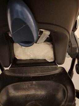 Isofix základna Maxi Cosi s autosedačkou - 11