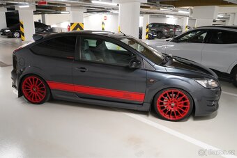 Ford Focus 2.5 ST - 11