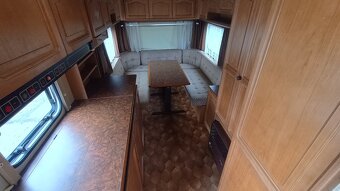 Knaus AZUR 560, chata na kolech - 11
