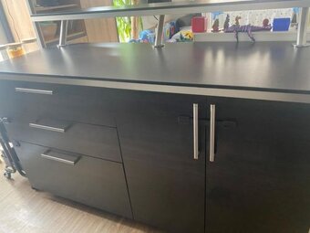 Moderní kuchyňská linka se spotřebiči - 11