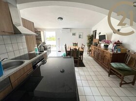 Prodej rodinného domu s terasou a venkovní kuchyní (220 m2), - 11