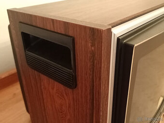 SONY KV - 1300E  VINTAGE COLOR TV - SONY TRINITRON - 11