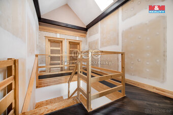 Prodej rodinného domu 4+1, 1008 m², Bohuňov - 11