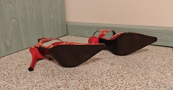 Svatební šaty červené - 11