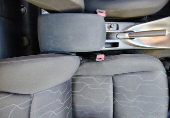 Toyota Auris 2012 - 11