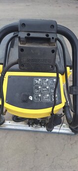 Čistící stroj na podlahy Karcher - 11
