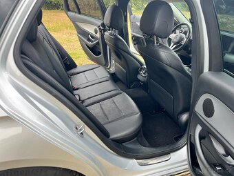 Mercedes Benz E220d - 11