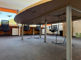 Velký oválný kancelářský stůl 320×185cm /8 osob - 11