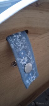 Rohová lavice bílá se stolem +2 židlemi - 11