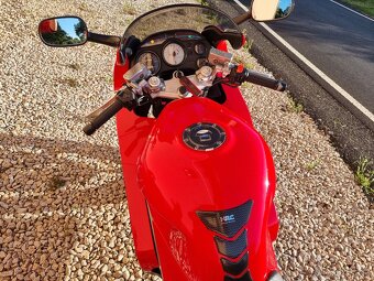 Honda VFR750 - 11
