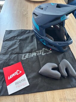 Integrální přilba LEATT DBX 4.0. Modrá - 11