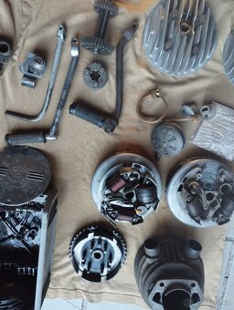 Díly ČZ 125T, motor, hlavy, zapalování... - 11
