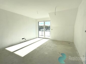 Prodej, byt 4+kk, 99m2, balkón, parkování, zahradní domek, V - 11