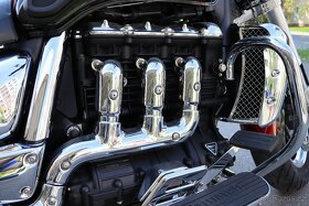 TRIUMPH ROCKET III CLASSIC - 11